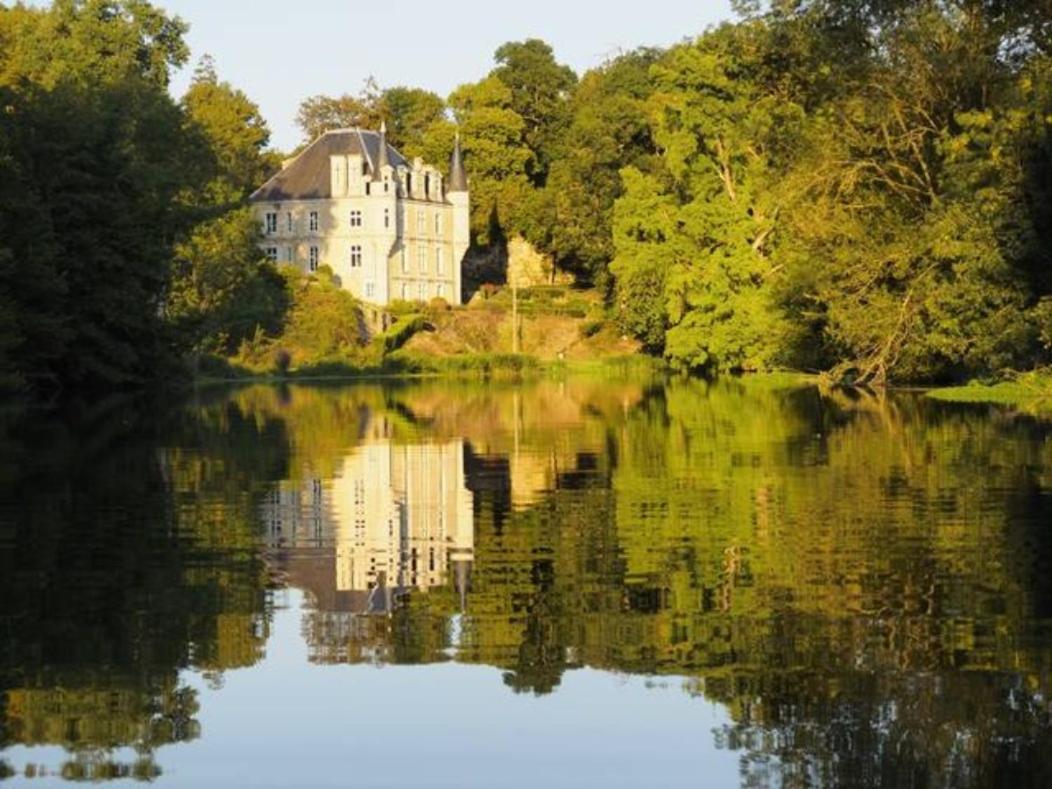 Château des Loups - Les Cèdres Bleus Echire Exterior foto