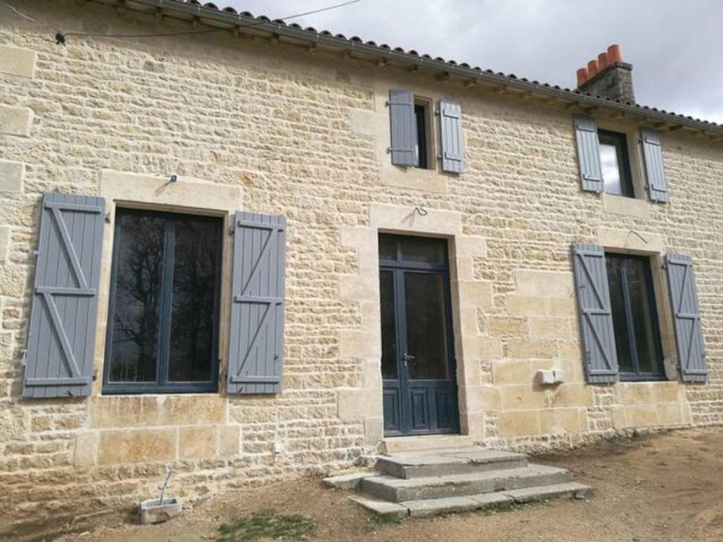 Château des Loups - Les Cèdres Bleus Echire Exterior foto