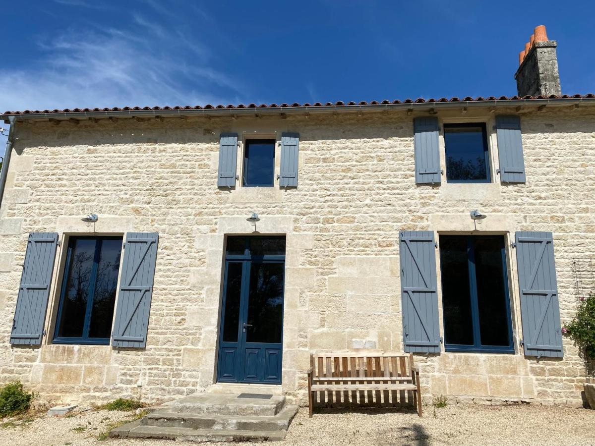 Château des Loups - Les Cèdres Bleus Echire Exterior foto